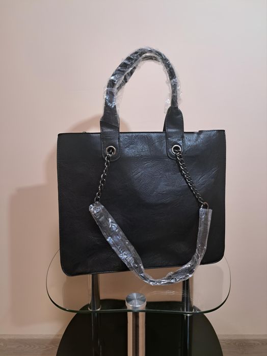 Torebka Karl Lagerfeld z kosmetyczką skórzana