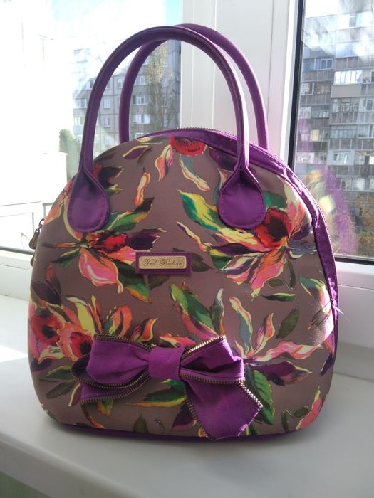 Продам женскую сумку