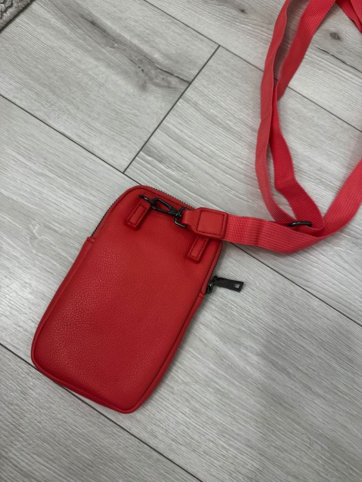 Жіноча сумочка для телефона prada рожевого кольору