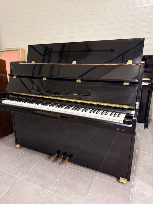 Piano Samick SU110