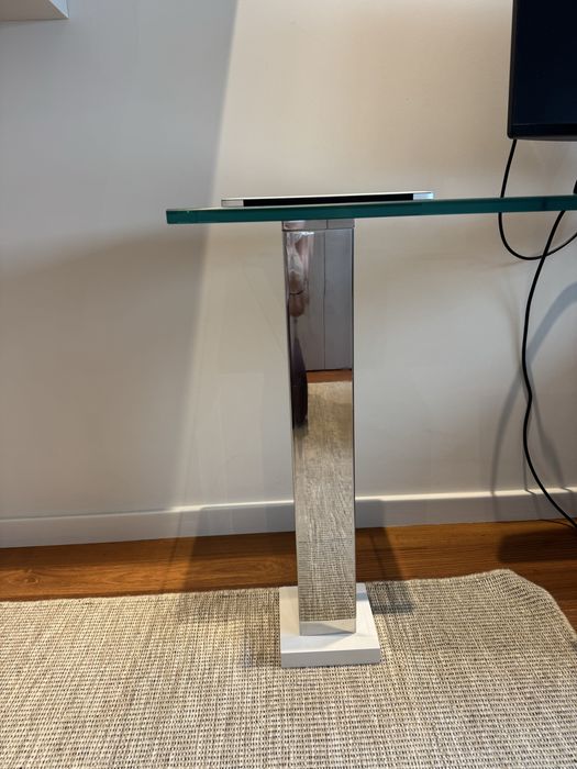 Vendo secretaria de escritorio com tampo em vidro