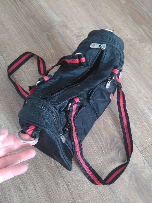 Torebka kuferek czarno-czerwona New Balance