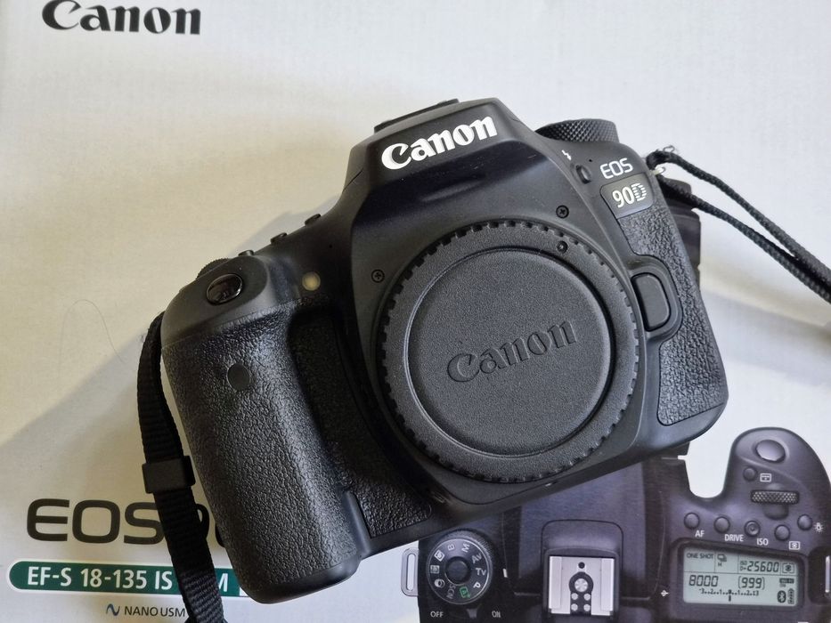 Aparat Canon EOS 90D + obiektyw Canon 18-135 IS USM