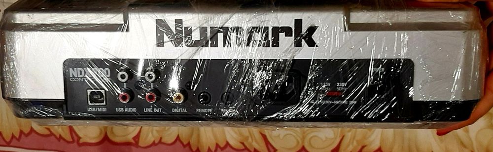 Controlador e interface de áudio, Numark NDX900