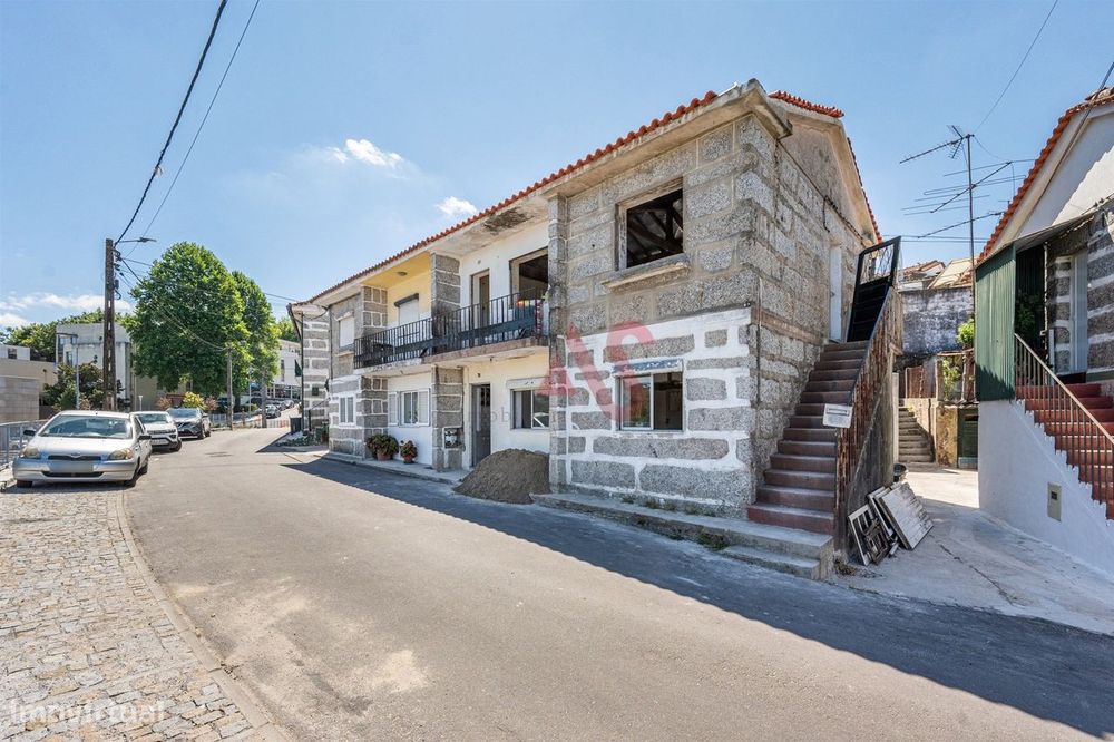 Andar Moradia T2 Térreo em Creixomil com Estúdio Independente – A 10 M