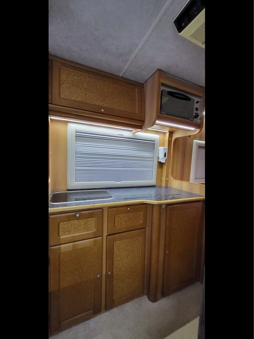 Autocaravana Mercedes.