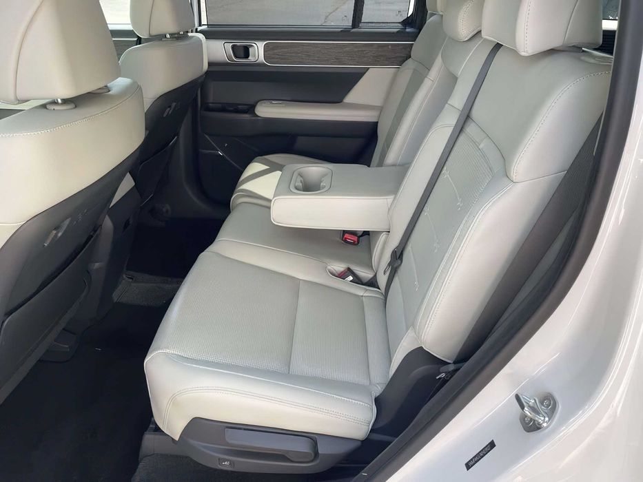 Hyundai Santa Fe Limited      2024