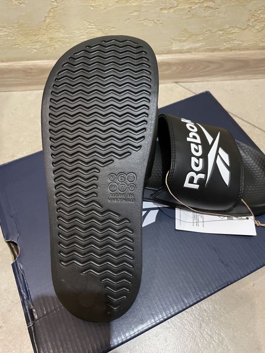 Шлёпы черные Reebok