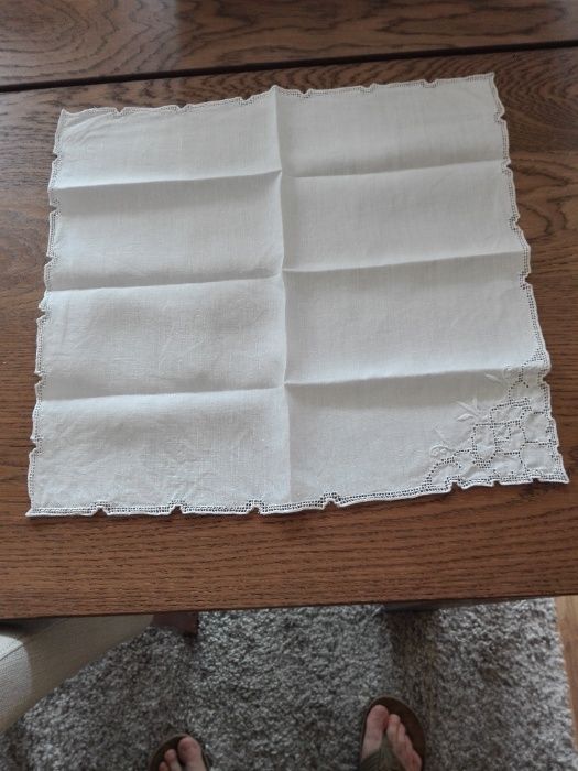 Naperons em linho bordados á mão