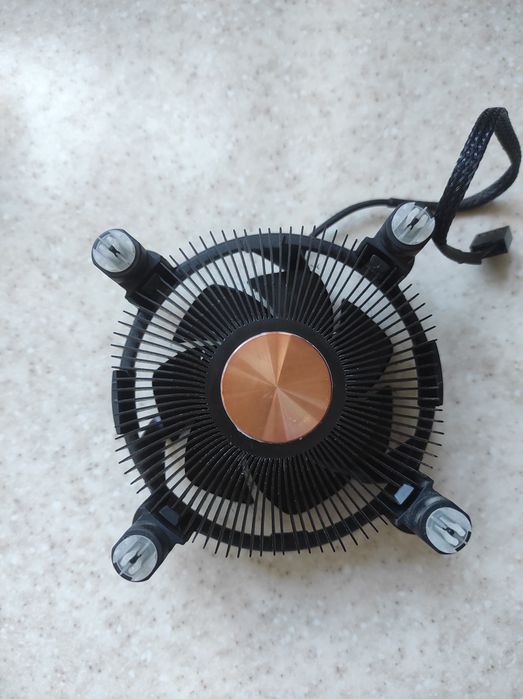 Боксовий кулер intel