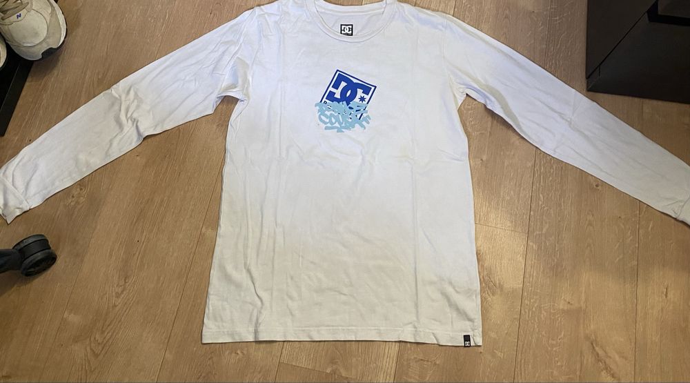 Two DC T-Shirts    …..64741260272001123