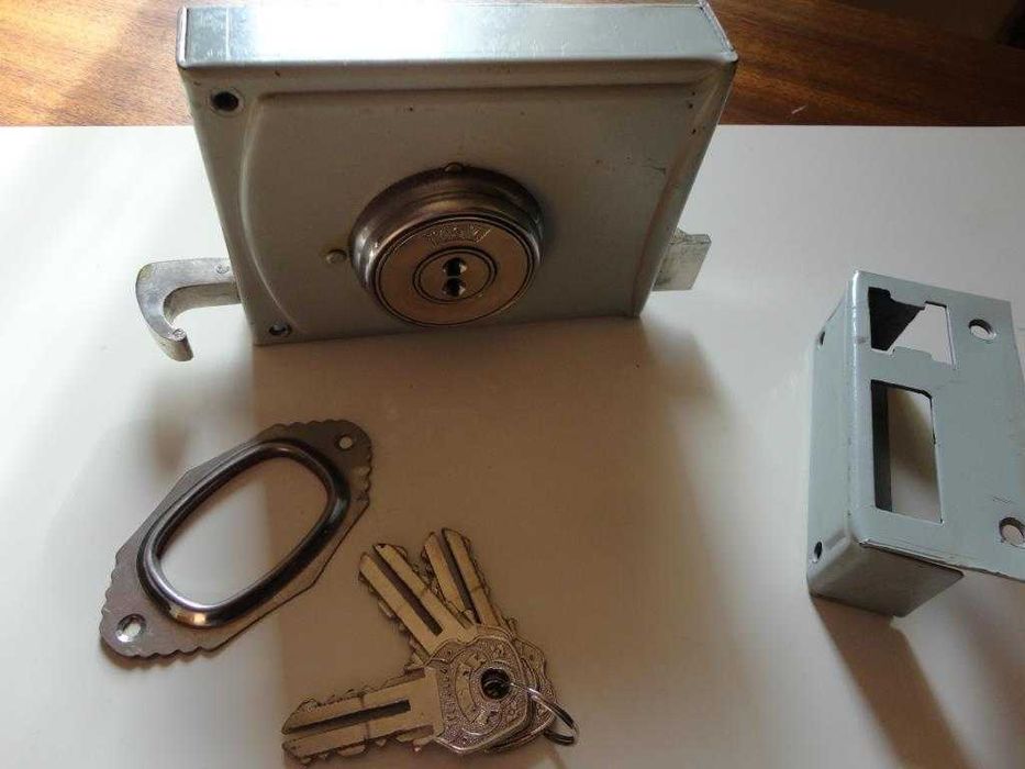 Fechadura sobrepor chave 2 entradas64551353773441120