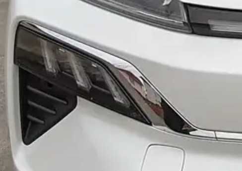 Молдинги бампера honda m-nv mnv  є інші запчастини ID4 ID6 MNV ENS1