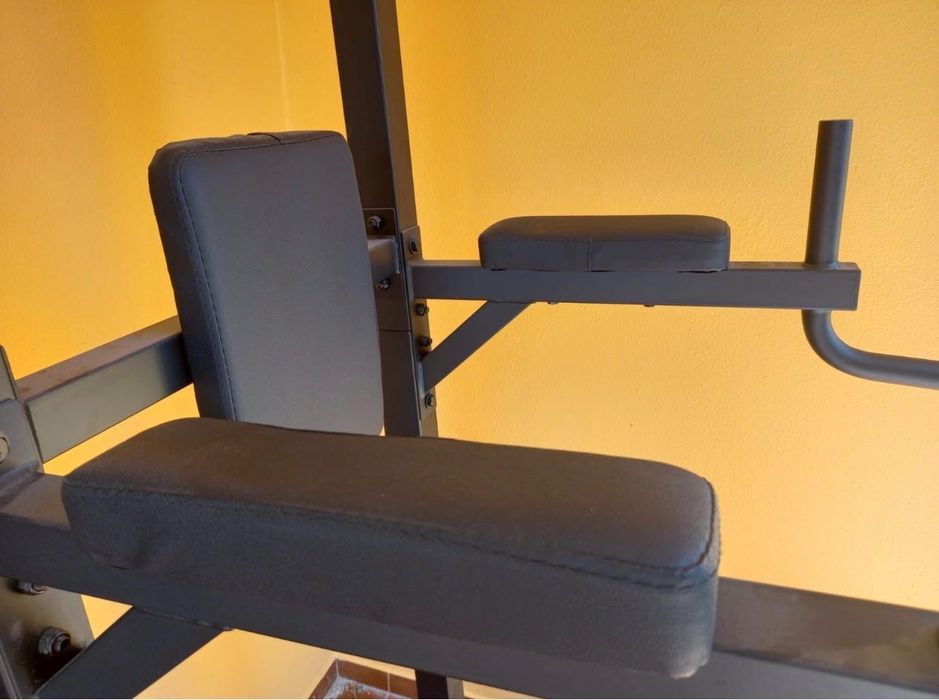 Máquina de musculação rigorosamente nova