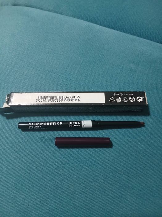 Avon Glimmerstick kredka do oczu Cherry Red