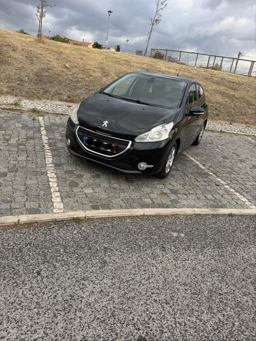 Peugeot 208 HDi 1400 do ano 2015