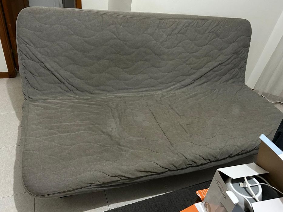 Sofá cama usado.