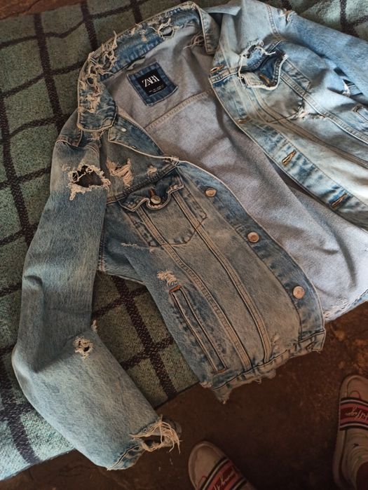 Продам джинсовую мужскую куртку ZARA.