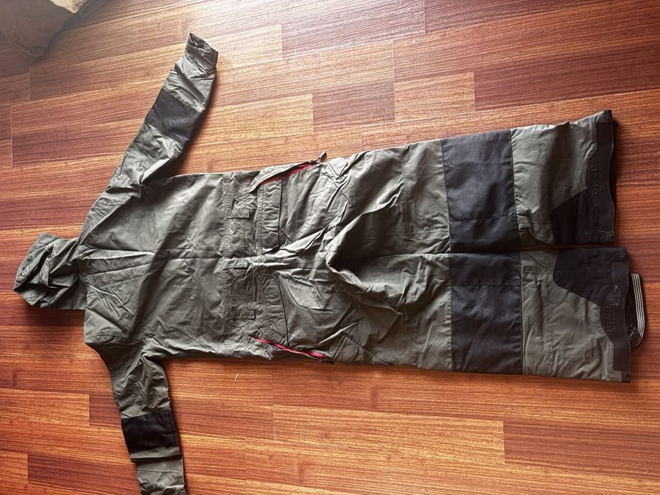 Сноубордичний комбінезон