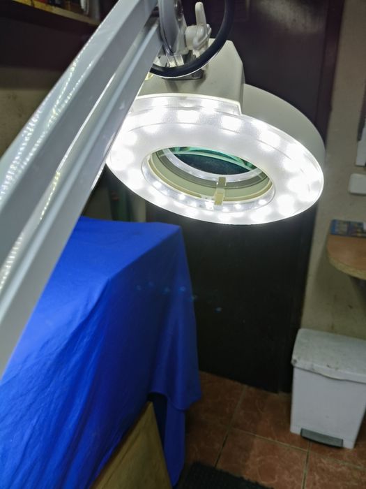 Vendo esta Lupa LED Ideal para Estética ou para trabalhos de precisão