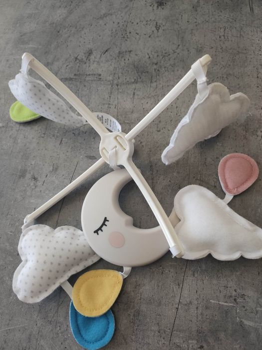 Karuzela chmurki do łóżeczka dla dziecka usypiania melodie