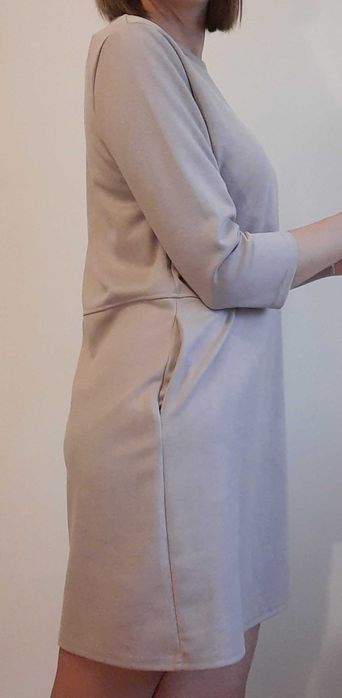 Szykowna sukienka Reserved S