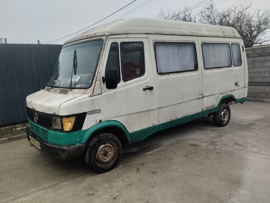 Срочно продам бус 2,3 D Мерседес 208