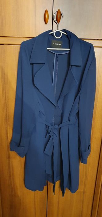 Cienki płaszcz damski Bodyflirt r .50