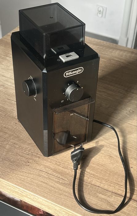 Młynek do kawy DeLonghi KG79