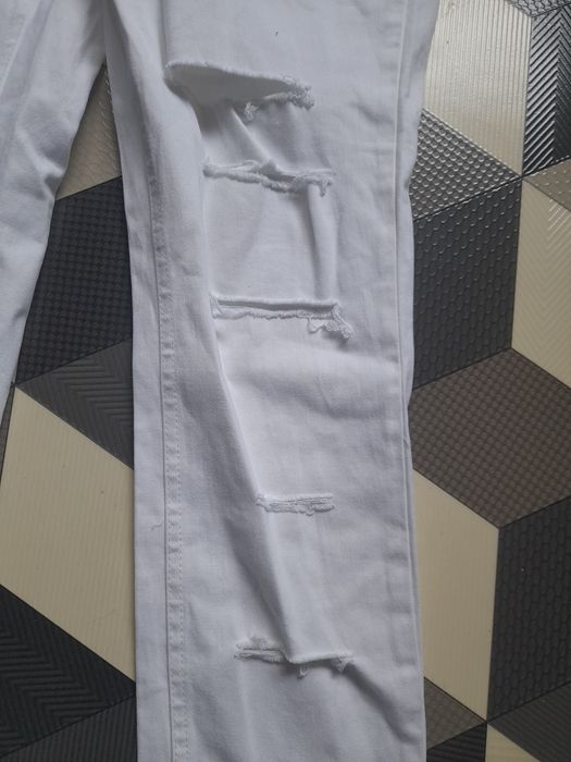 Mowe spodnie z rozdarciami  roz M/L