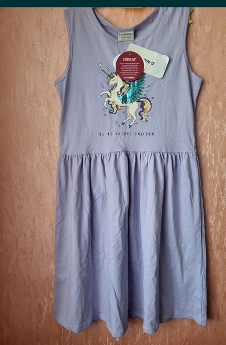 Платье коттон 100% LCWAIKIKI девочке 10л  152-158р
Длина 85
Пог 38-42