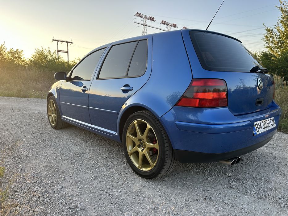 Volkswagen Golf 4 на повному бойовому стані