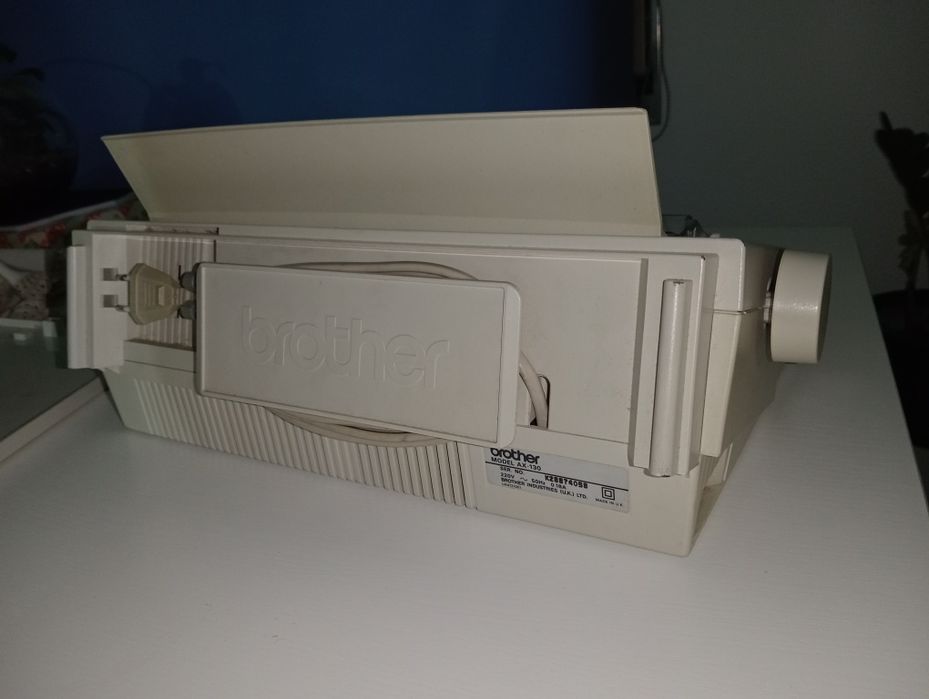 Máquina de escrever eletrônica