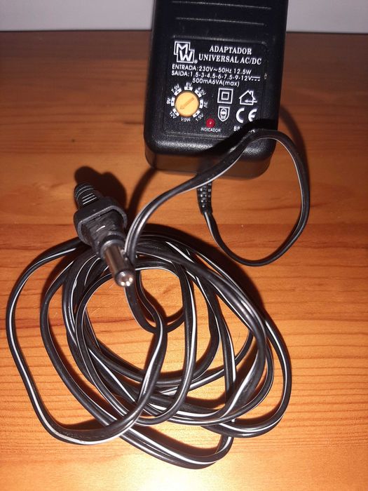 Carregador Universal de 1,5 V a 12 V