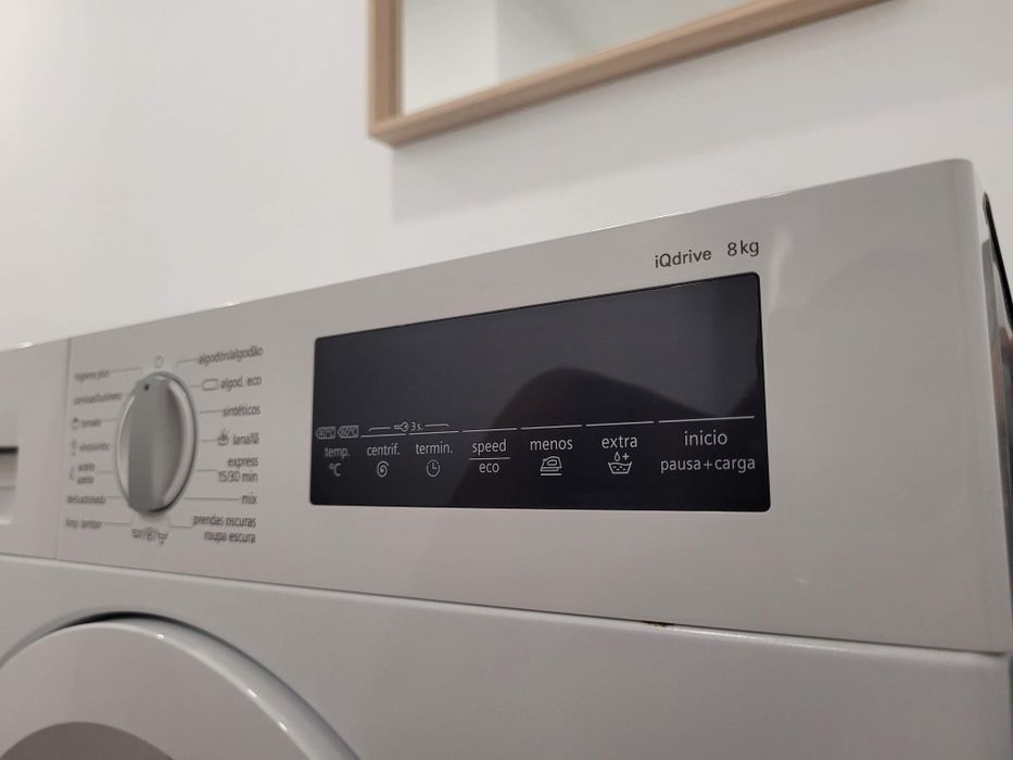 Máquina de Lavar Roupa de Encastrar Siemens 8kg (iQdrive)