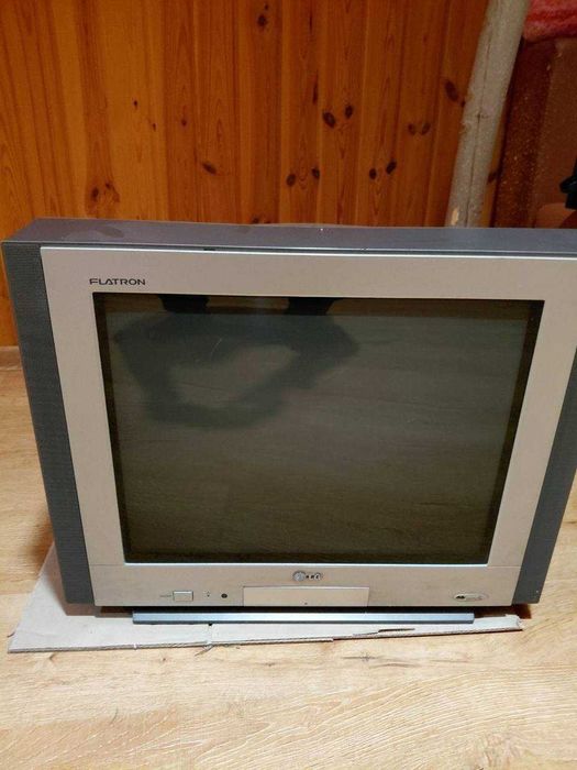 Продам телевізор FLATRON на запчастини, але працюючий!