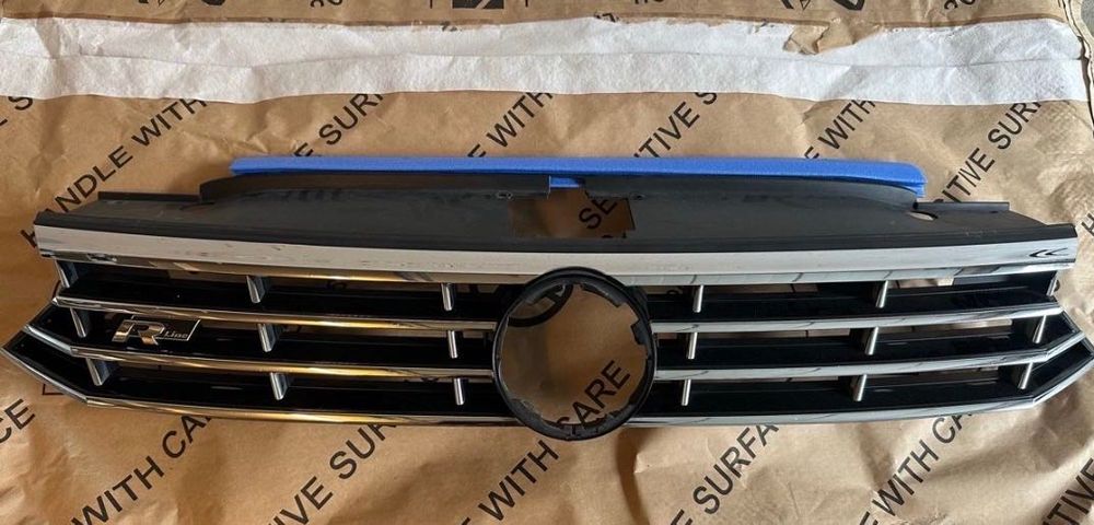 Продам решітку радіатора VW Passat B8 R-Line