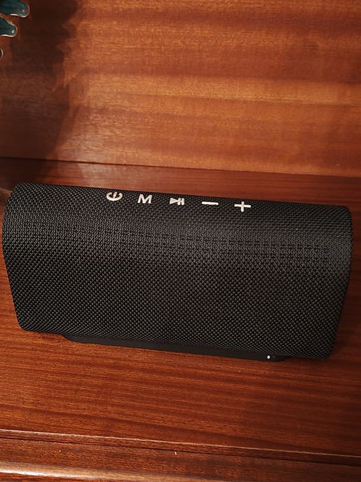 Coluna Qilive com caixa