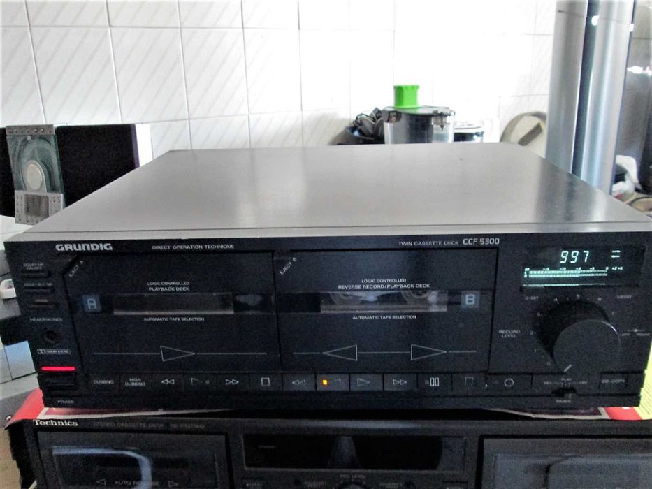 2 decks de cassetes (Pioneer e Grundig)e walkman (AiWA)