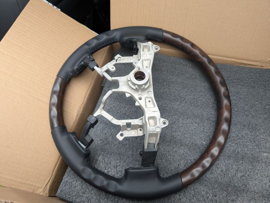 кермо Toyota Land Cruiser 200