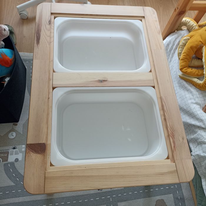 Mesa Flisat + caixas Trofast