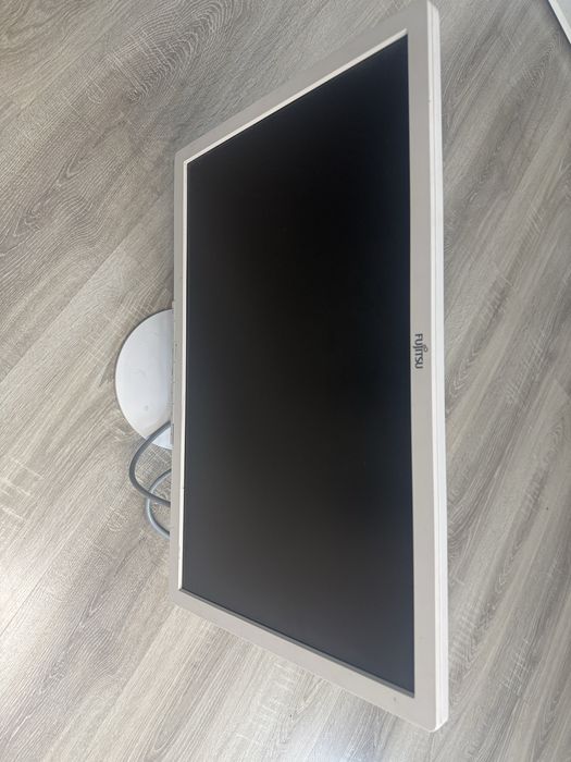 Sprzedam monitor fujitsu