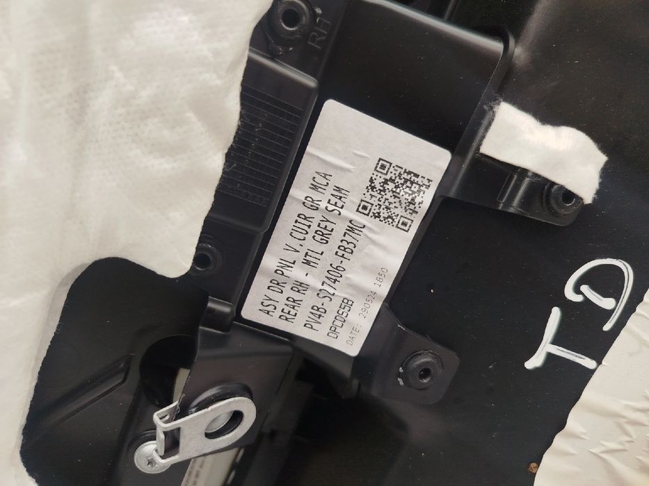Forra porta / quartela trás direita FORD Kuga III (DFK)