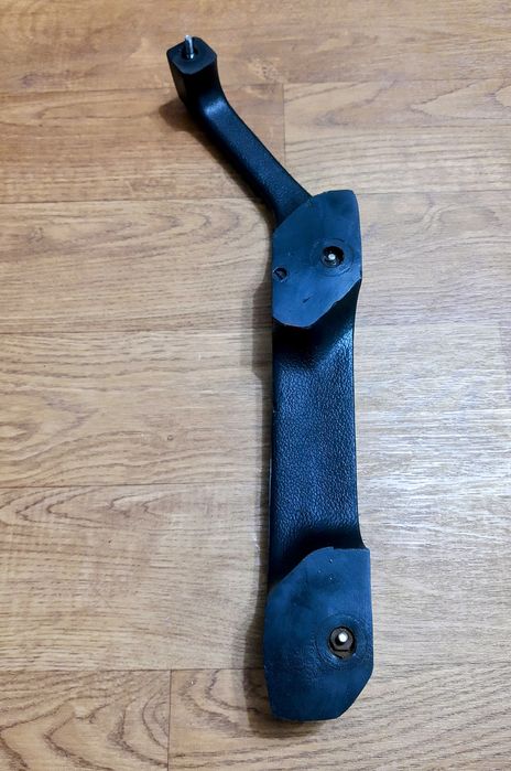 Задняя ручка-подлокотник ВАЗ 2106-07.