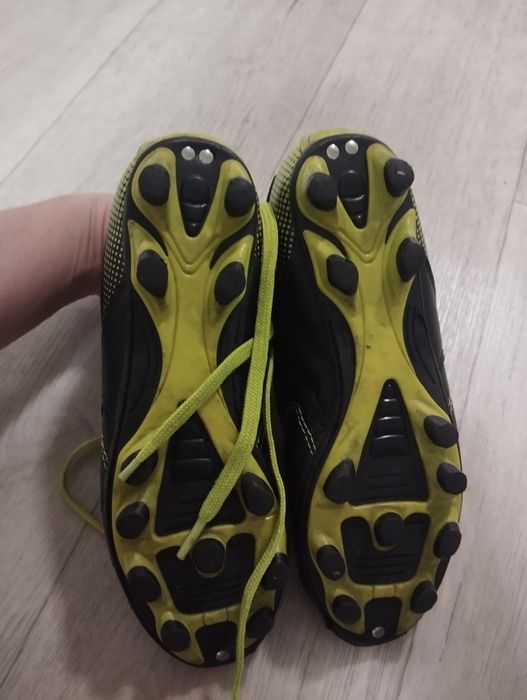 Бутсы футбольные