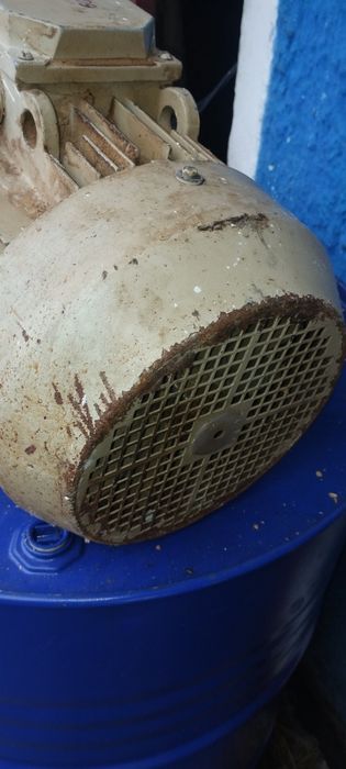 7.5кВт, один 3000об/хв,інший 1500об/хв