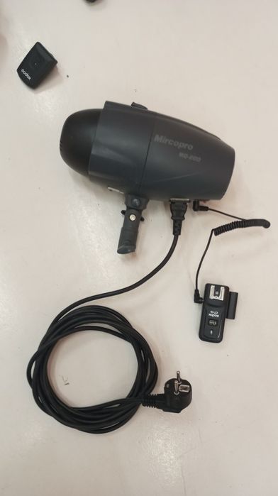 Вспышки студийные продам