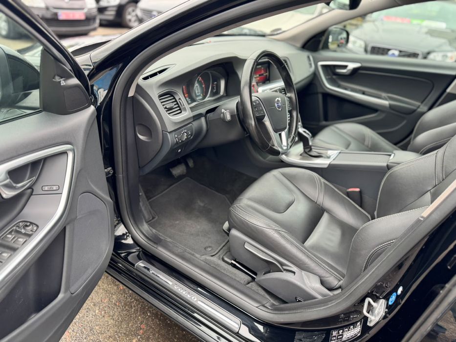 VOLVO V60 RESTYLING D4 2.0 Diesel 190 к.с. 8-ст. автомат
