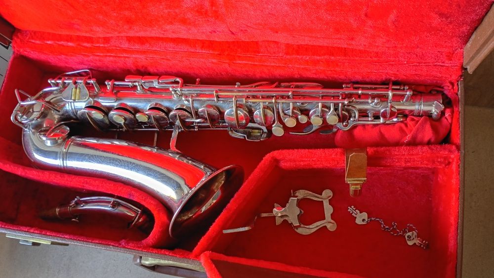 Saxofone Alto Conn Pan American 64M