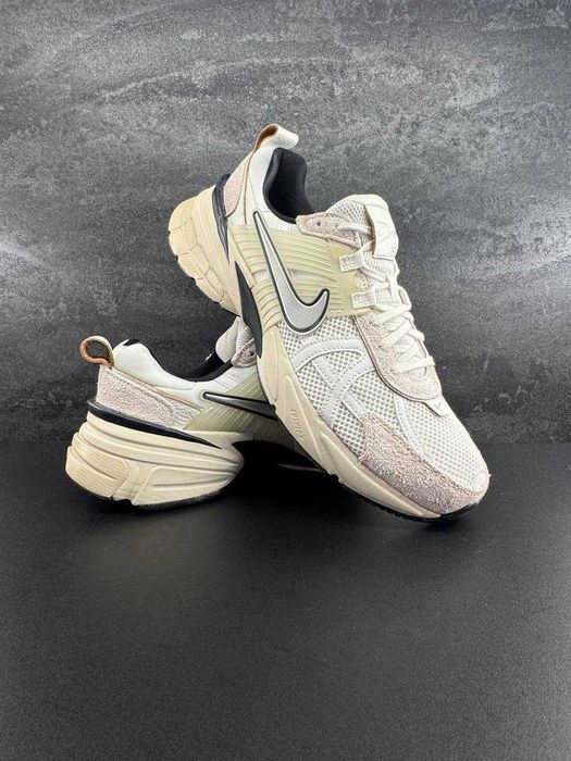 Кросівки Nike W V2K Run FN6703-100 (45.5)